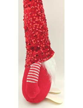 Manó flitteres sapkában