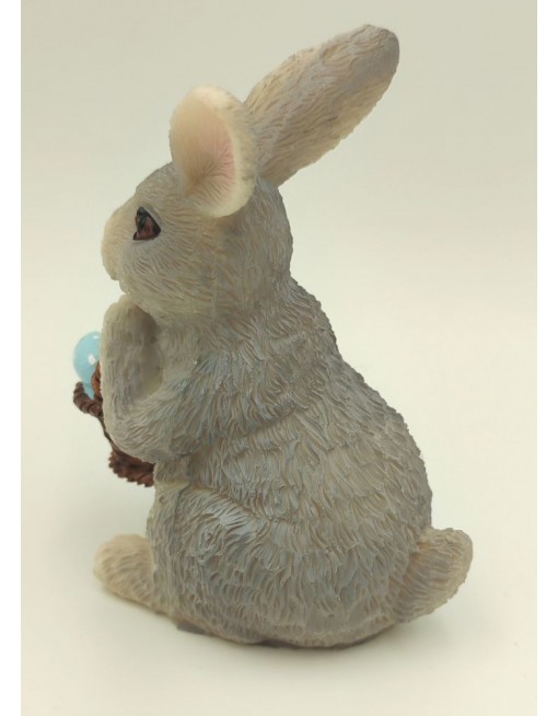 Nyuszi figura kosárral