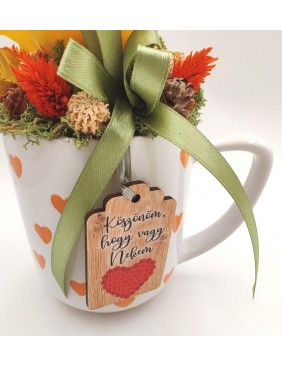 Bögre sárga rózsával