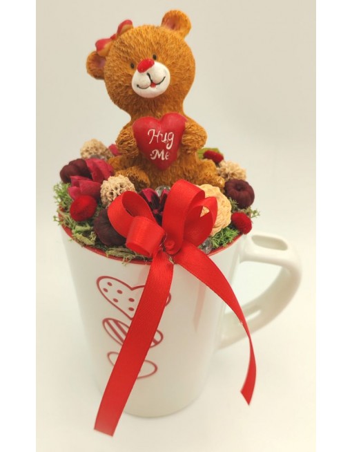 Maci fehér bögrén 2