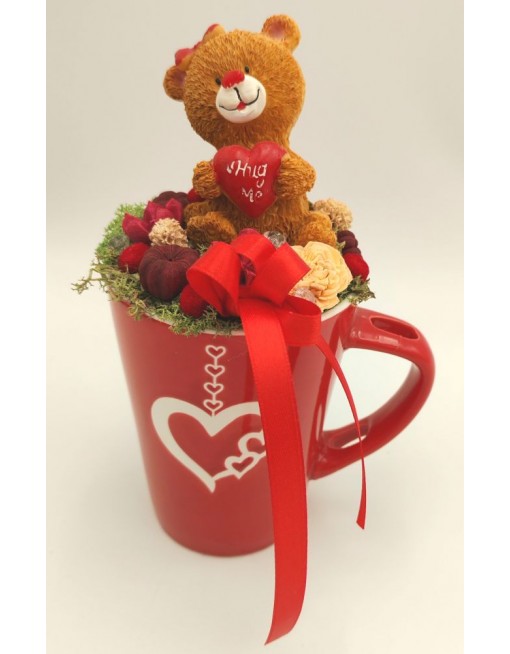 Maci piros bögrén 3