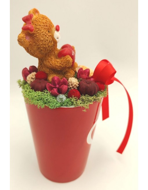 Maci piros bögrén 3