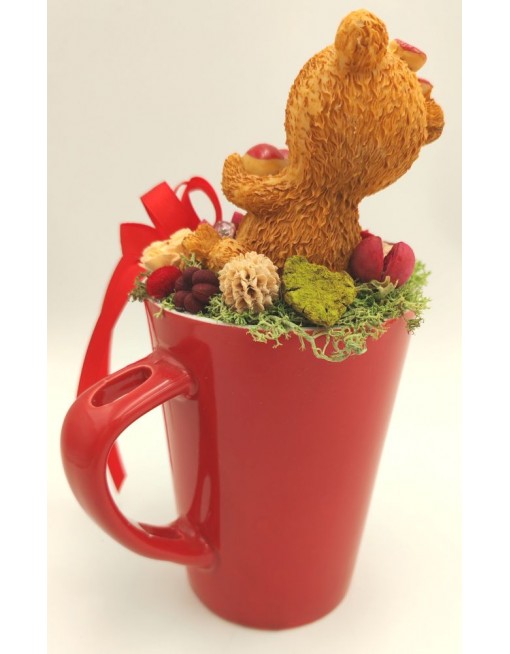 Maci piros bögrén 3