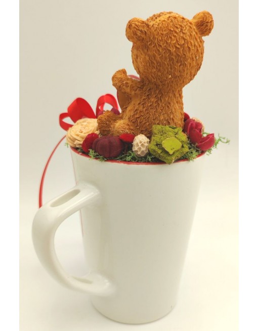 Maci fehér bögrén 4