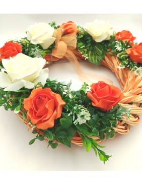 Kopogtató fehér és narancssárga rózsával