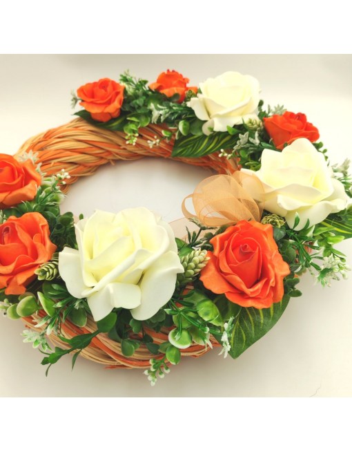 Kopogtató fehér és narancssárga rózsával