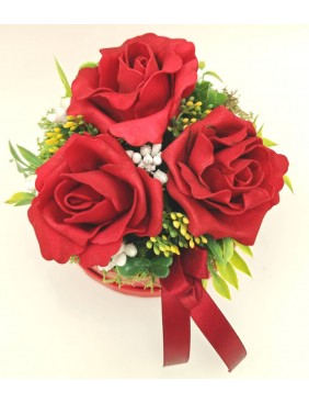 Közepes piros box rózsákkal Közepes piros box rózsákkal