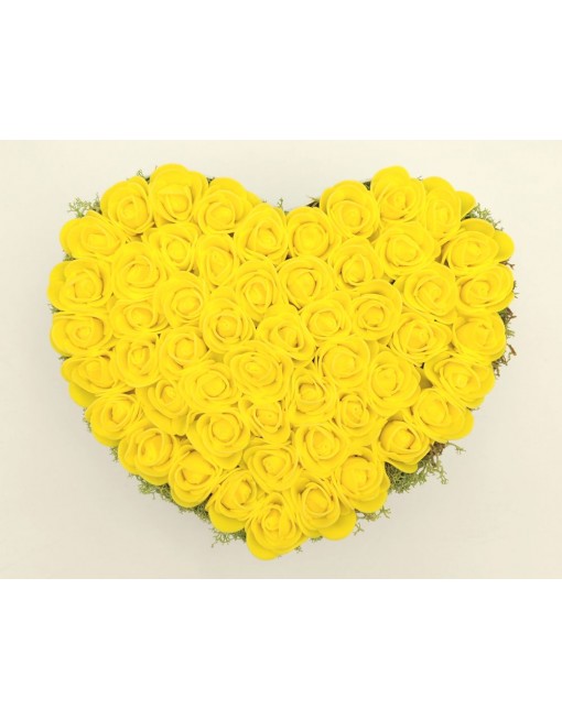 Szív doboz sárga rózsákkal