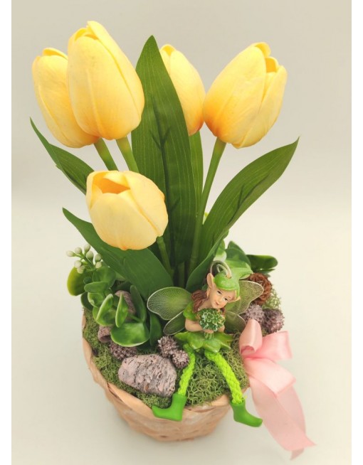 Kosár sárga tulipánokkal